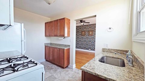 Tiny photo for 2333 W Farwell Avenue #3S, Chicago, IL 60645 (MLS # 12591385)