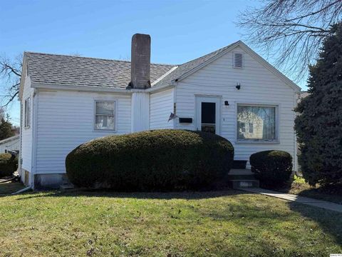 Photo of 1930 Adams St, Quincy, IL 62301 (MLS # 12587633)