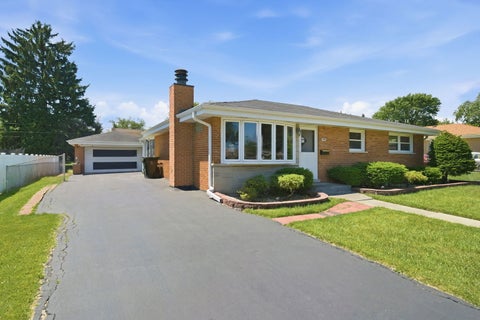 Photo of 498 Gilbert Drive, Wood Dale, IL 60191 (MLS # 12661868)