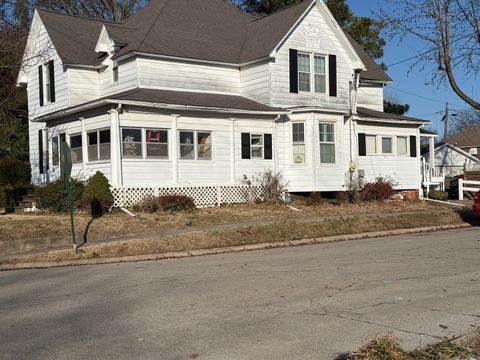 Tiny photo for 200 W McHaney Street W, Harrisburg, IL 62946 (MLS # 12558126)