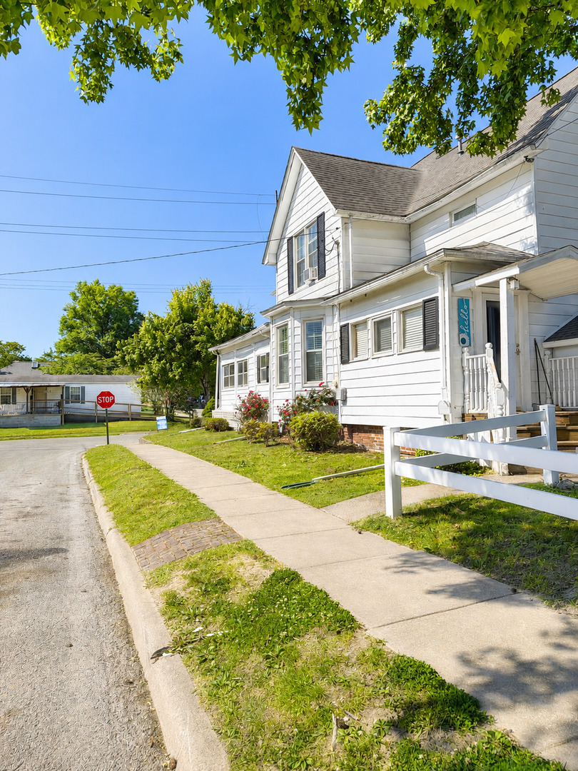 200 W McHaney Street W