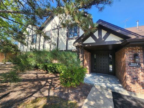 Photo of 1044 Creekside Court #2B, Wheeling, IL 60090 (MLS # 12488051)