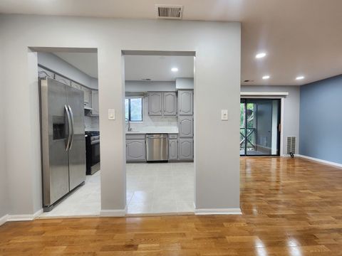 Tiny photo for 1044 Creekside Court #2B, Wheeling, IL 60090 (MLS # 12488051)
