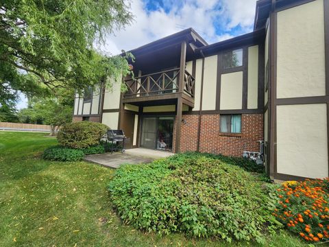 Tiny photo for 1044 Creekside Court #2B, Wheeling, IL 60090 (MLS # 12488051)