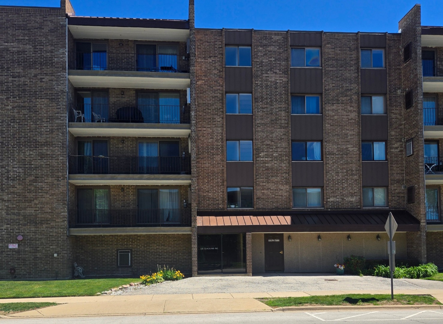 828 Graceland Avenue 404