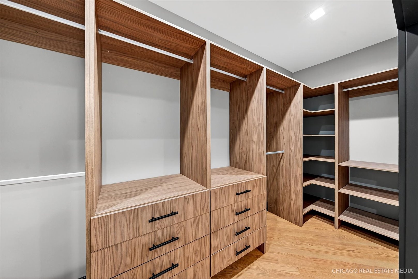 Downers Grove, Illinois 60516, United States, 4 Bedrooms Bedrooms, ,5 BathroomsBathrooms,Residential,Active,248400