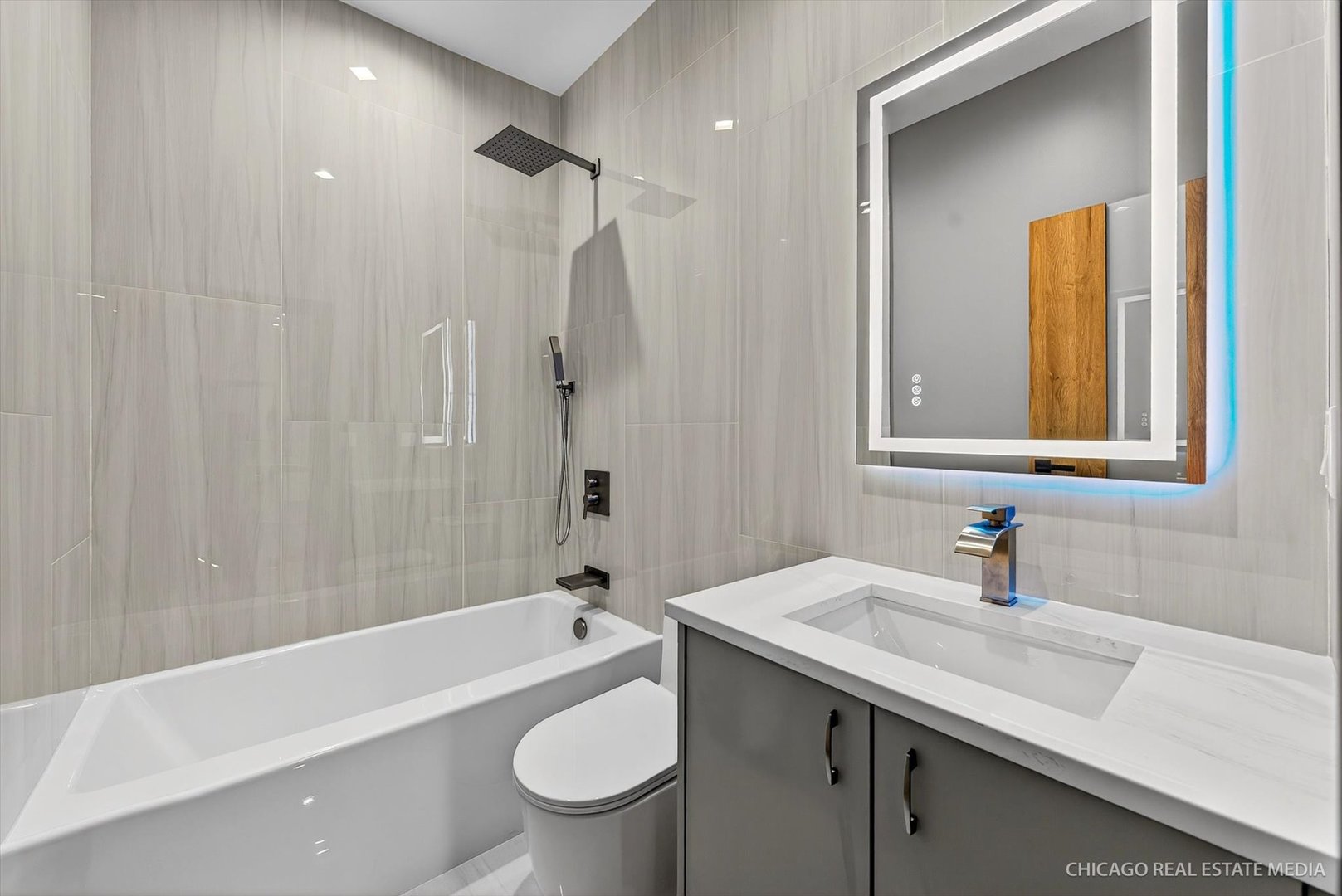 Downers Grove, Illinois 60516, United States, 4 Bedrooms Bedrooms, ,5 BathroomsBathrooms,Residential,Active,248400