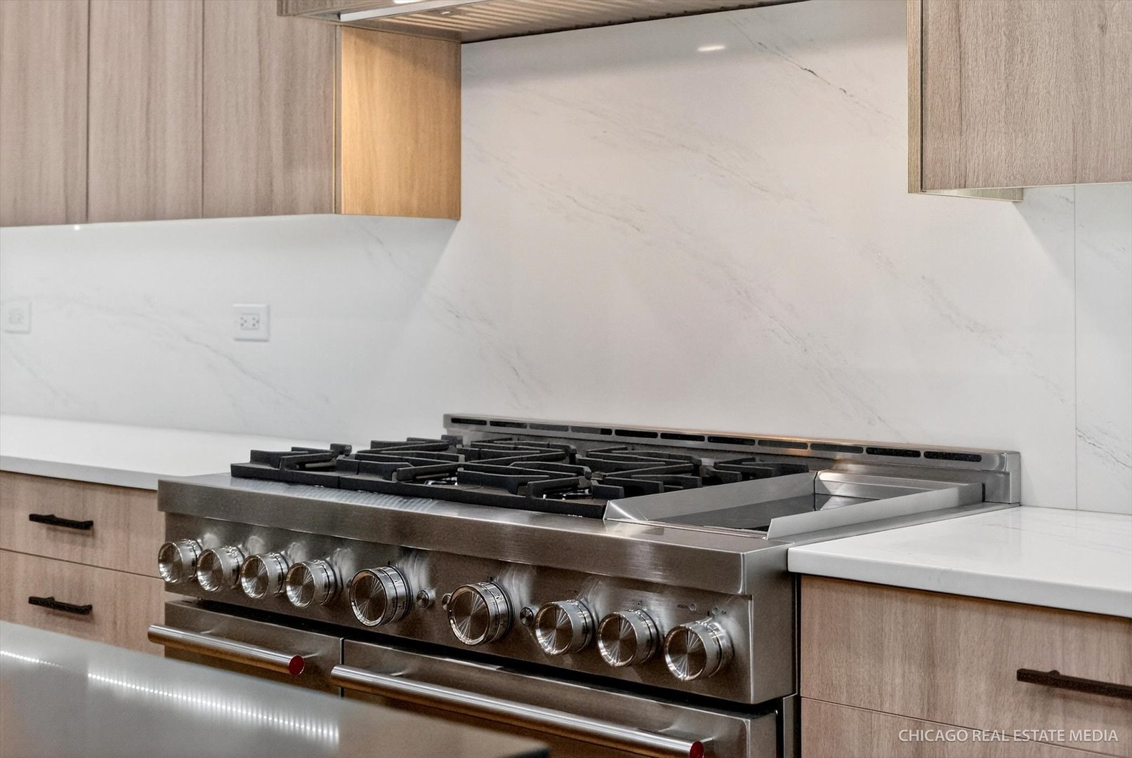 Downers Grove, Illinois 60516, United States, 4 Bedrooms Bedrooms, ,5 BathroomsBathrooms,Residential,Active,248400