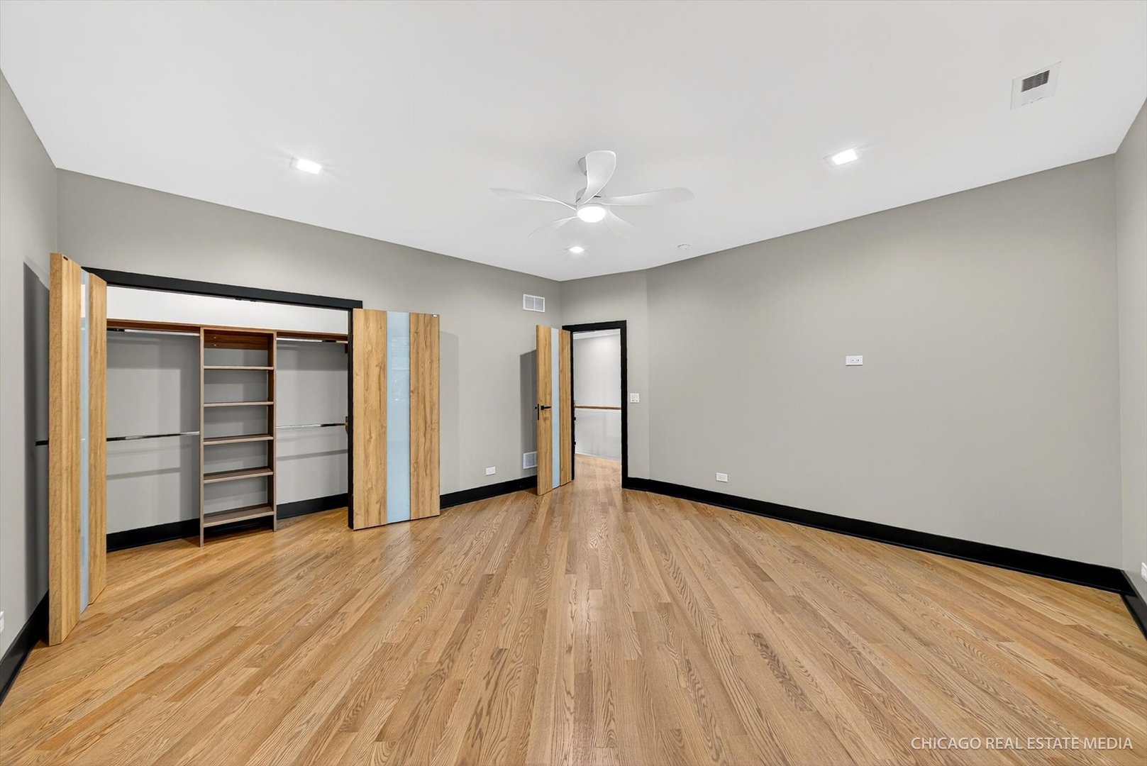 Downers Grove, Illinois 60516, United States, 4 Bedrooms Bedrooms, ,5 BathroomsBathrooms,Residential,Active,248400