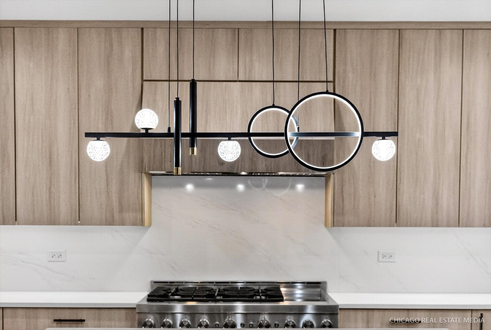 Downers Grove, Illinois 60516, United States, 4 Bedrooms Bedrooms, ,5 BathroomsBathrooms,Residential,Active,248400