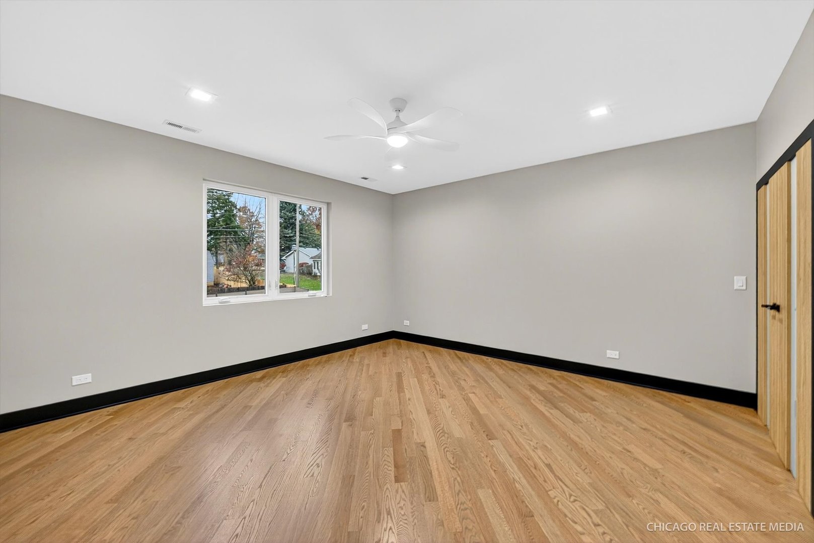 Downers Grove, Illinois 60516, United States, 4 Bedrooms Bedrooms, ,5 BathroomsBathrooms,Residential,Active,248400