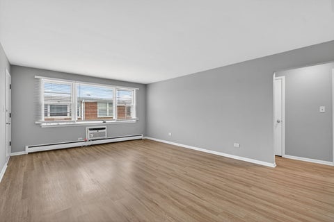 Tiny photo for 34 S Kensington Avenue #05, La Grange, IL 60525 (MLS # 12743419)