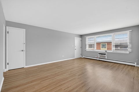 Tiny photo for 34 S Kensington Avenue #05, La Grange, IL 60525 (MLS # 12743419)