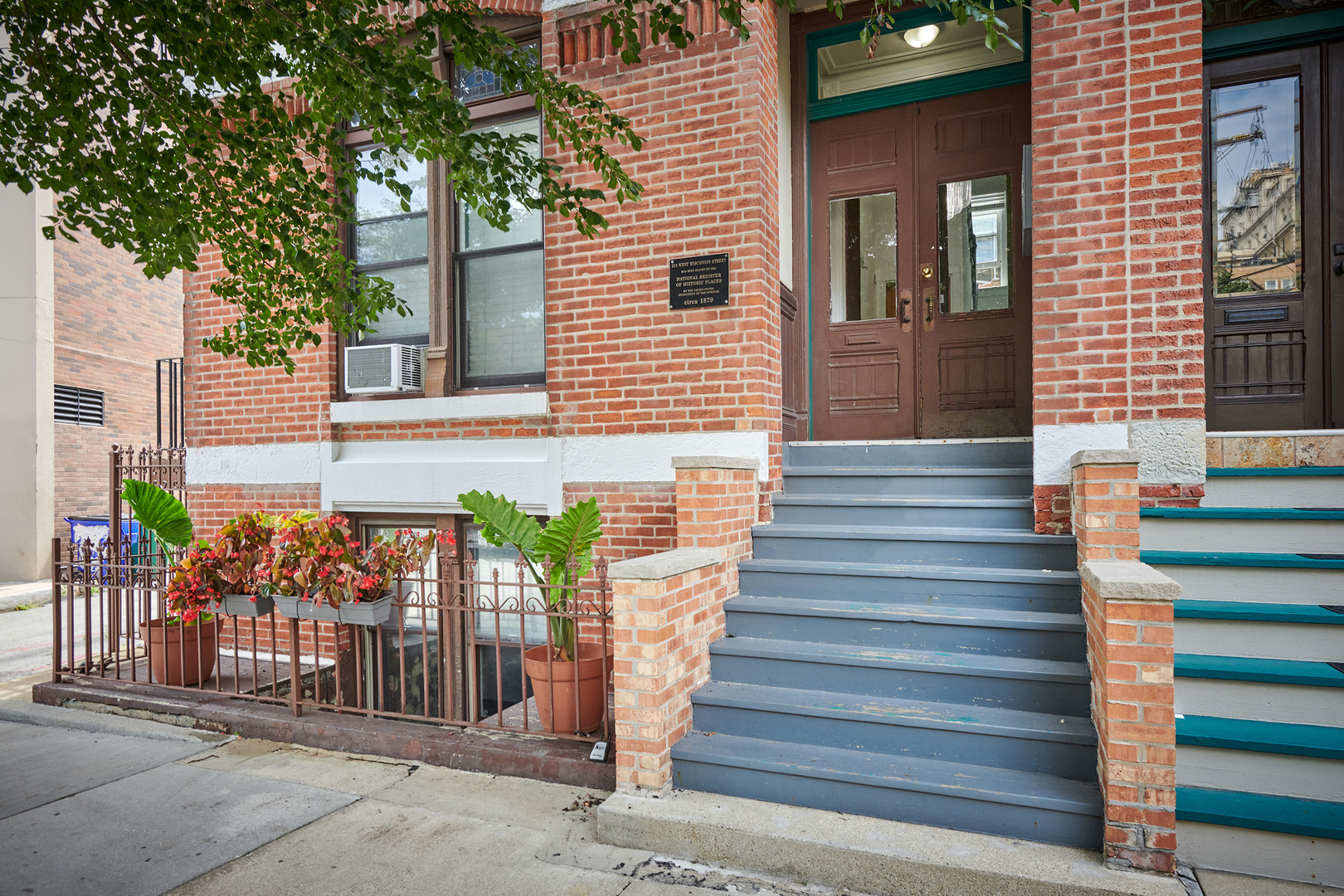 213 W Wisconsin Street