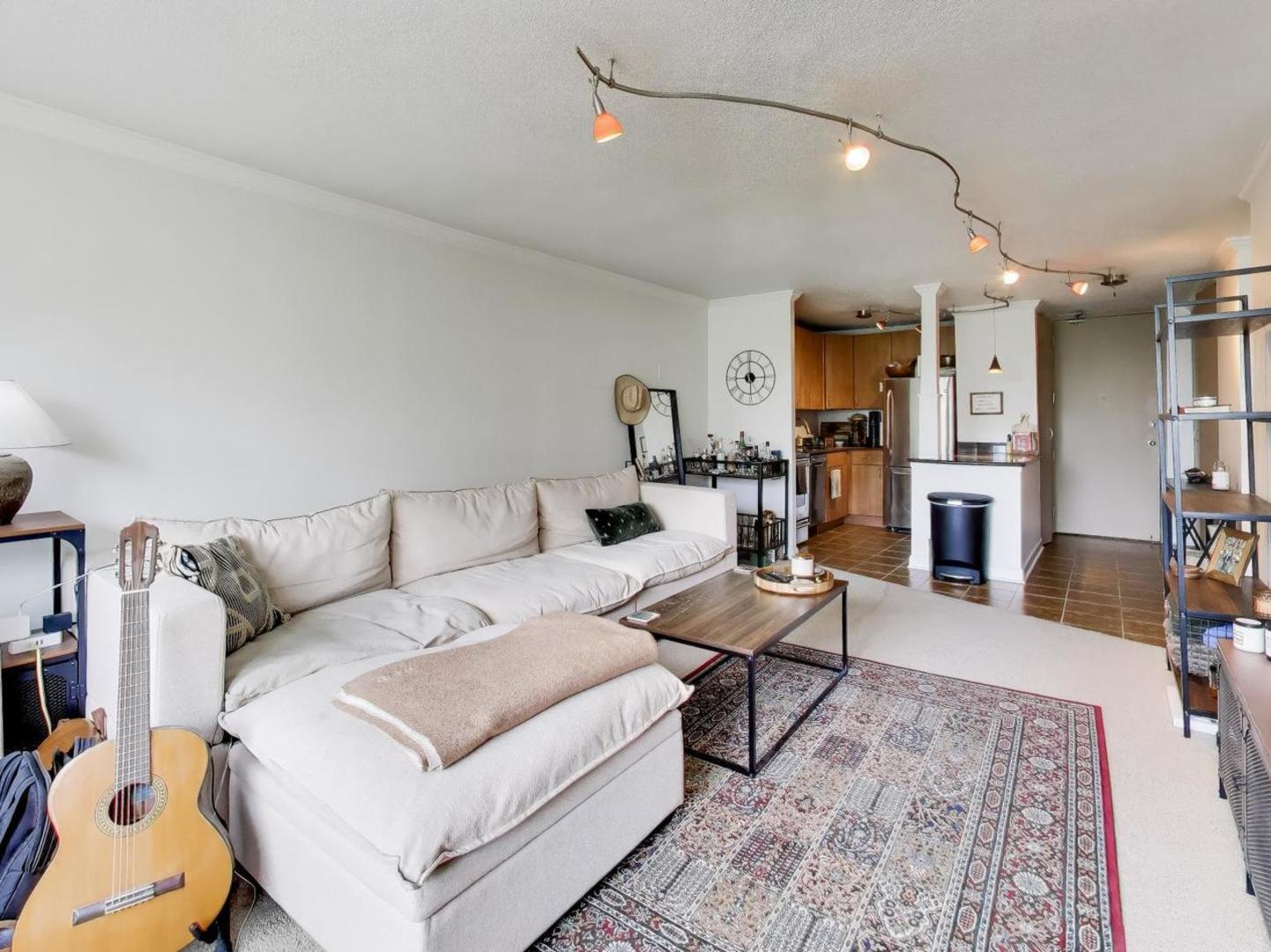 2728 N Hampden Court 501