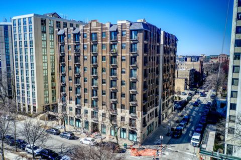 4520 N CLARENDON Avenue 808 Chicago IL 60640