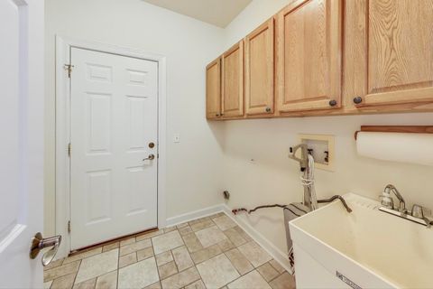 Tiny photo for 642 Lochwood Drive, Crystal Lake, IL 60012 (MLS # 12472154)