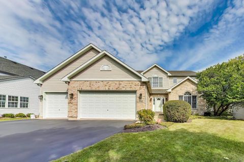 Photo of 642 Lochwood Drive, Crystal Lake, IL 60012 (MLS # 12472154)