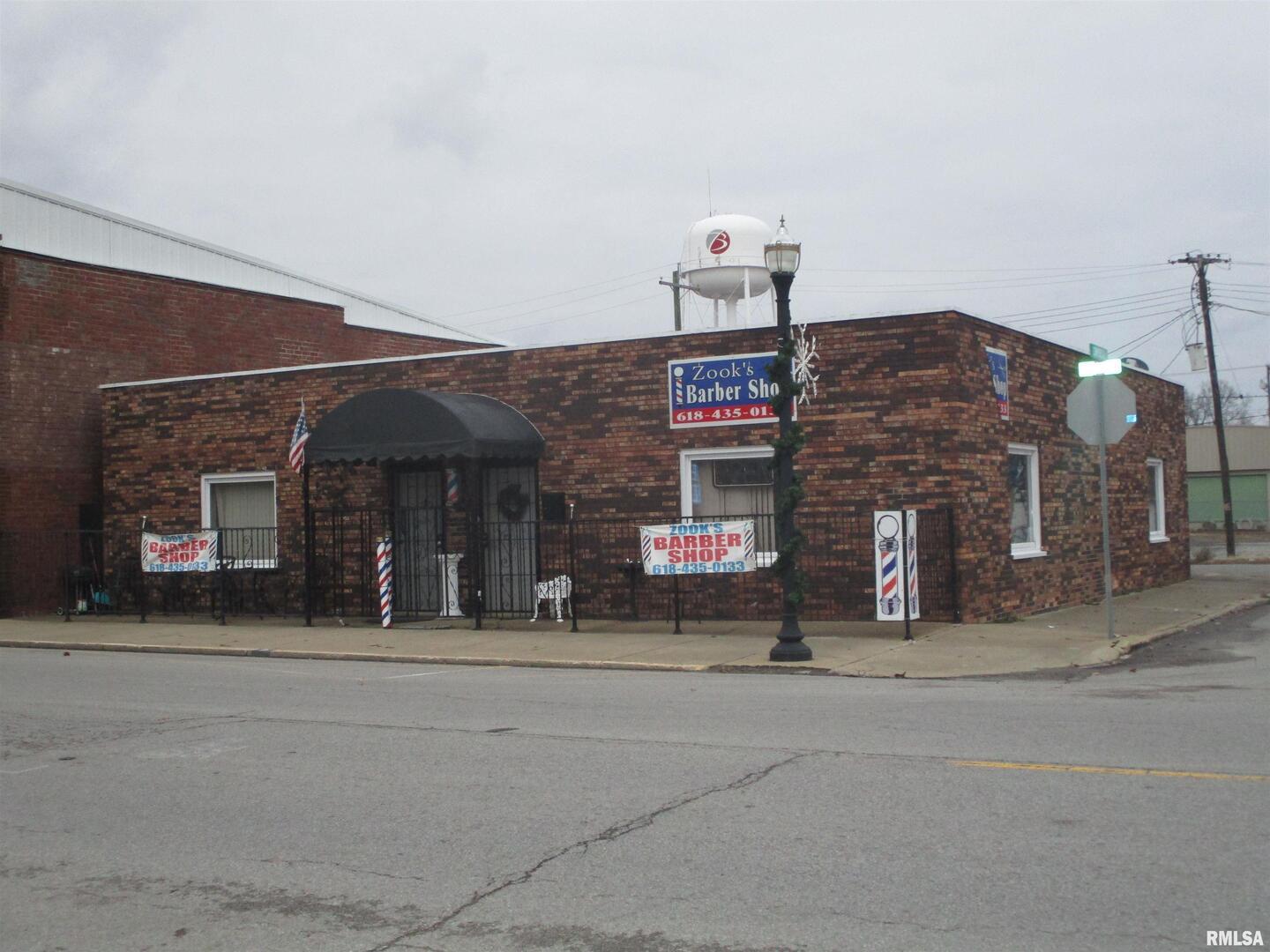 123 E MAIN Street