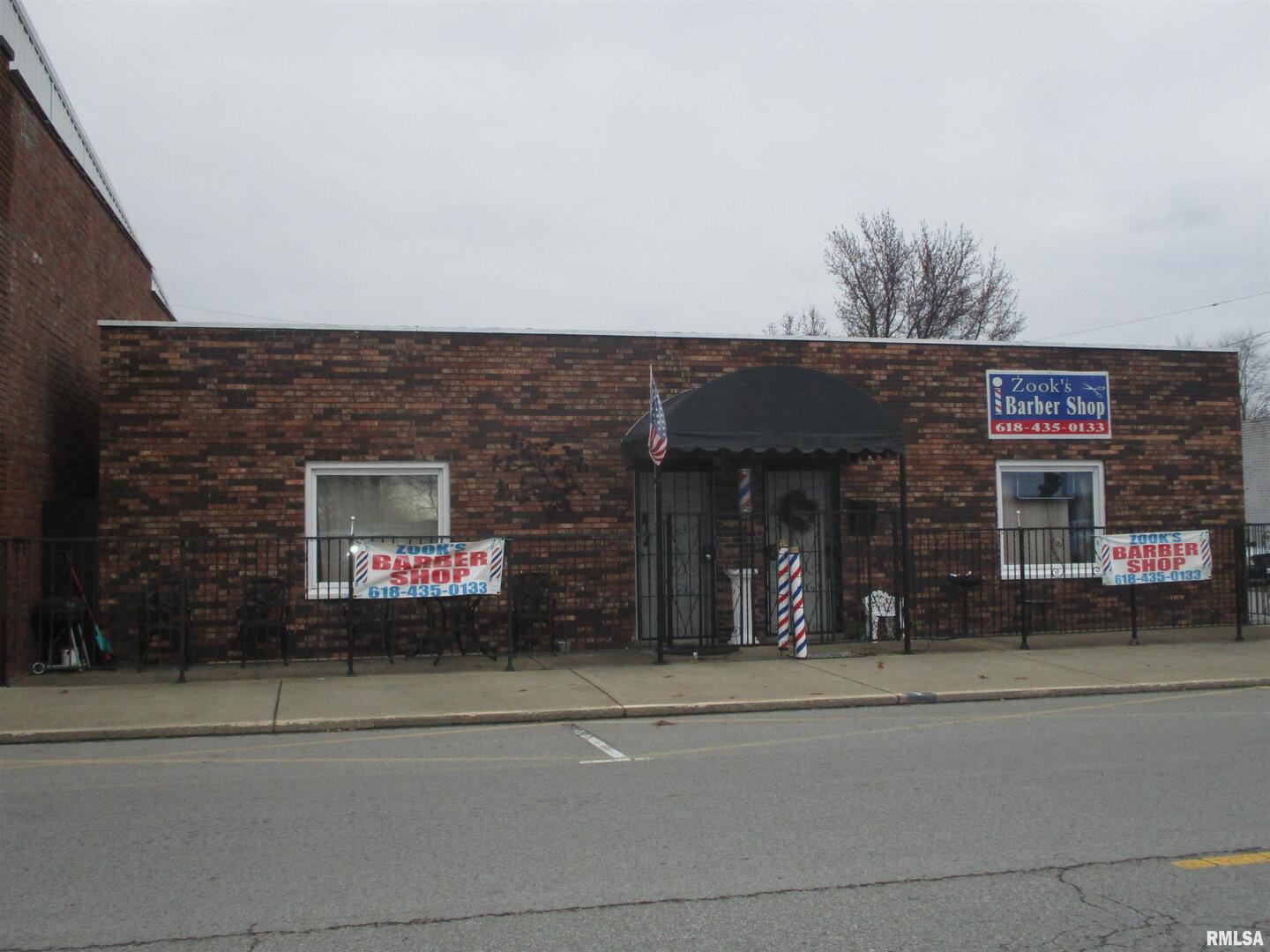 123 E MAIN Street