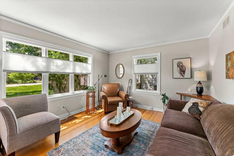 Tiny photo for 725 N County Line Road, Hinsdale, IL 60521 (MLS # 12690318)