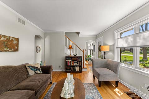 Tiny photo for 725 N County Line Road, Hinsdale, IL 60521 (MLS # 12690318)