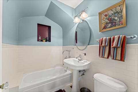 Tiny photo for 725 N County Line Road, Hinsdale, IL 60521 (MLS # 12690318)