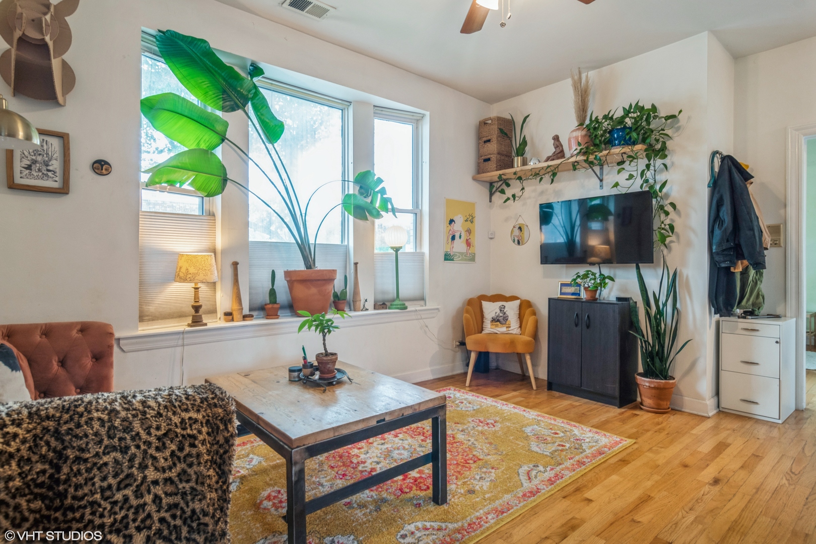 2405 N Hamlin Avenue 1N