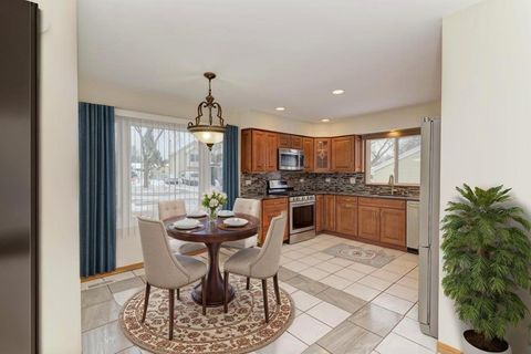 Tiny photo for 870 Longford Drive, Roselle, IL 60172 (MLS # 12509169)