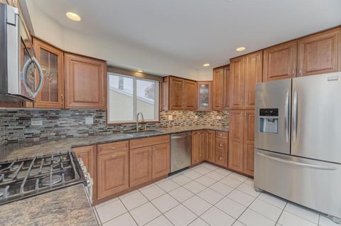 Tiny photo for 870 Longford Drive, Roselle, IL 60172 (MLS # 12509169)