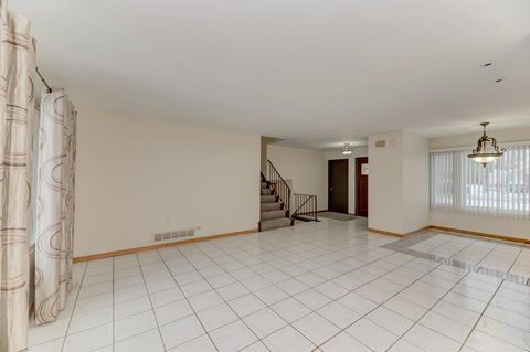 Tiny photo for 870 Longford Drive, Roselle, IL 60172 (MLS # 12509169)