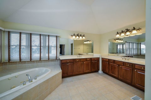 Tiny photo for 527 Mallard Point Drive, North Aurora, IL 60542 (MLS # 12769324)