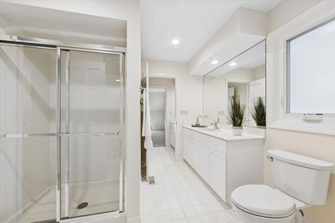 Tiny photo for 2 Tartan Lakes Circle, Westmont, IL 60559 (MLS # 12491691)