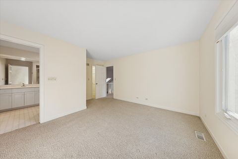 Tiny photo for 2 Tartan Lakes Circle, Westmont, IL 60559 (MLS # 12491691)