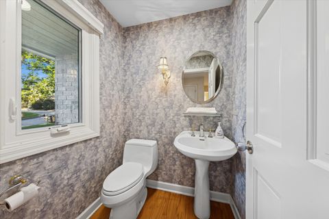 Tiny photo for 2 Tartan Lakes Circle, Westmont, IL 60559 (MLS # 12491691)