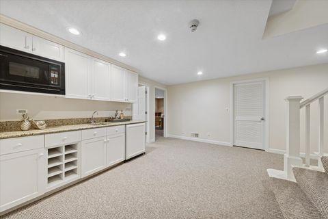 Tiny photo for 2 Tartan Lakes Circle, Westmont, IL 60559 (MLS # 12491691)