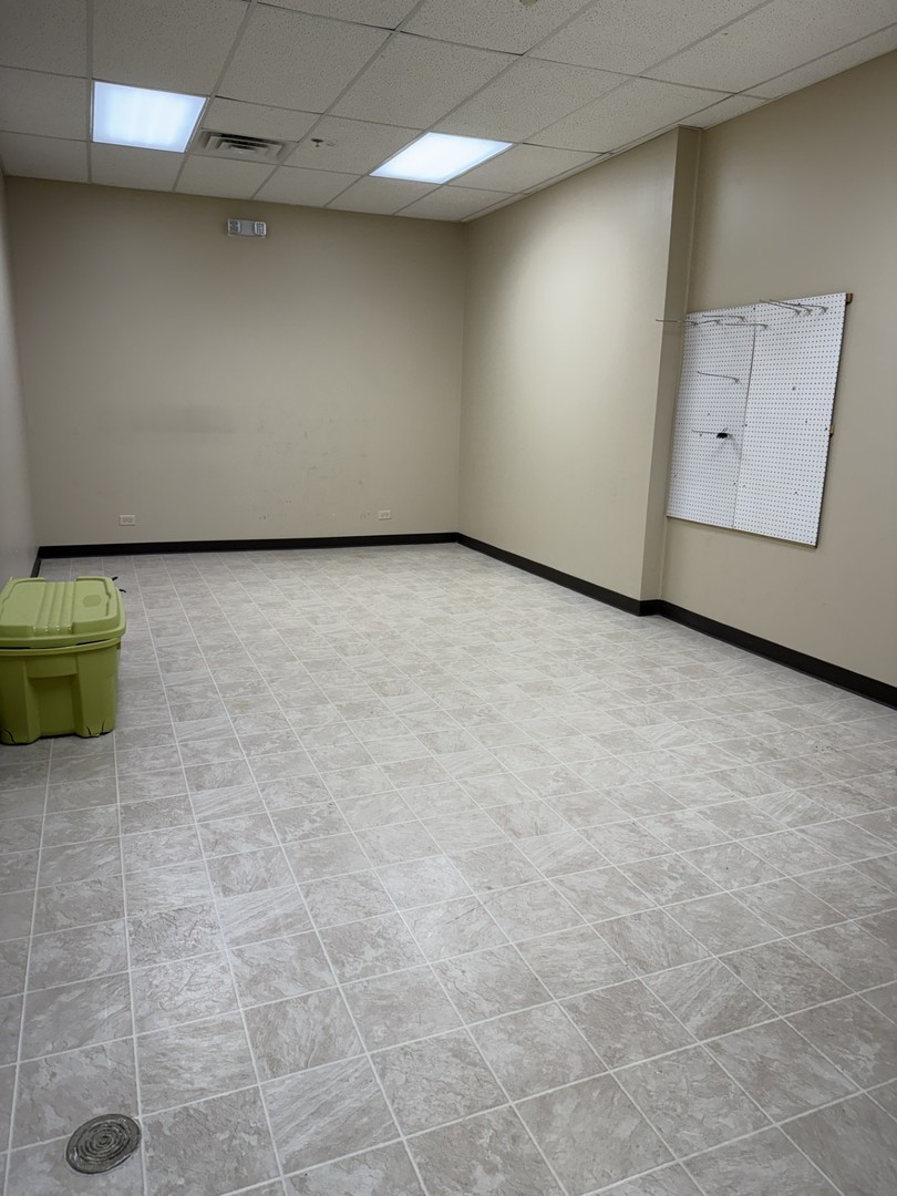 22285 N Pepper Road 100