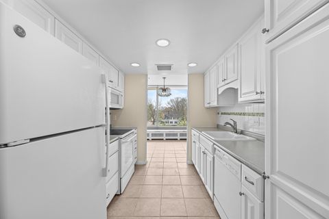 Tiny photo for 1337 21st Avenue #4D, Rock Island, IL 61201 (MLS # 12617113)