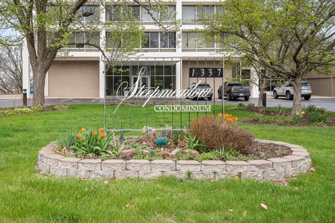 Tiny photo for 1337 21st Avenue #4D, Rock Island, IL 61201 (MLS # 12617113)
