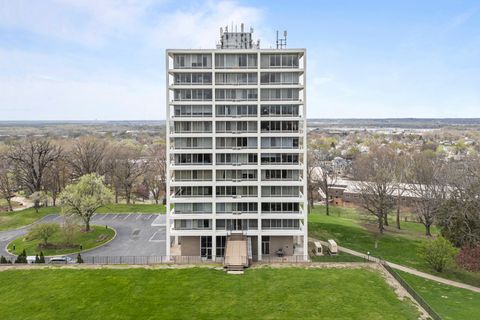 Tiny photo for 1337 21st Avenue #4D, Rock Island, IL 61201 (MLS # 12617113)