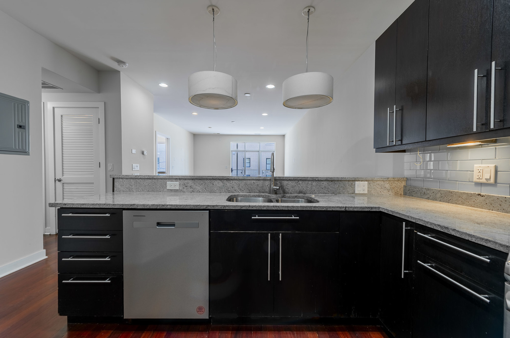 1162 W Hubbard Street 203