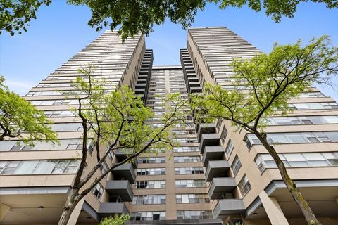 Photo of 6301 N Sheridan Road #10F, Chicago, IL 60660 (MLS # 12658990)