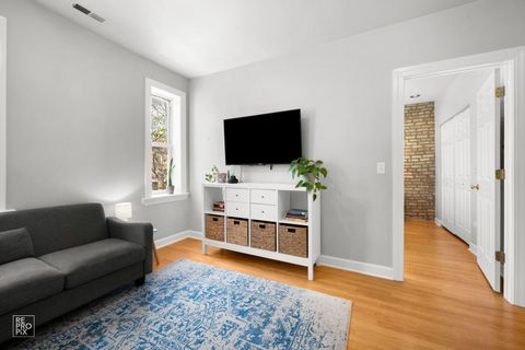 Tiny photo for 5255 N Rockwell Street #1, Chicago, IL 60625 (MLS # 12605904)