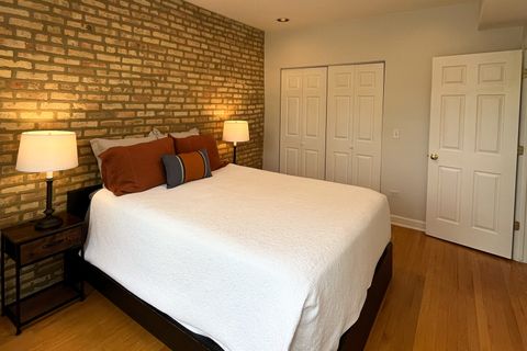 Tiny photo for 5255 N Rockwell Street #1, Chicago, IL 60625 (MLS # 12605904)