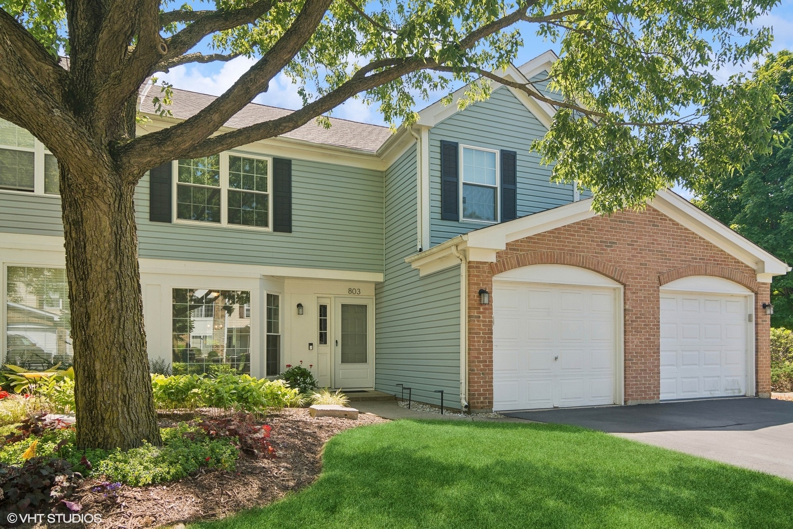 View Island Lake, IL 60042 townhome