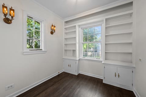 Tiny photo for 633 Forest Road, Glenview, IL 60025 (MLS # 12724172)