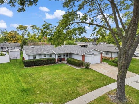 Tiny photo for 641 Clearmont Drive, Elk Grove Village, IL 60007 (MLS # 12749483)