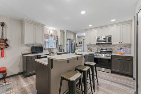 Tiny photo for 641 Clearmont Drive, Elk Grove Village, IL 60007 (MLS # 12749483)