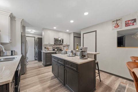 Tiny photo for 641 Clearmont Drive, Elk Grove Village, IL 60007 (MLS # 12749483)
