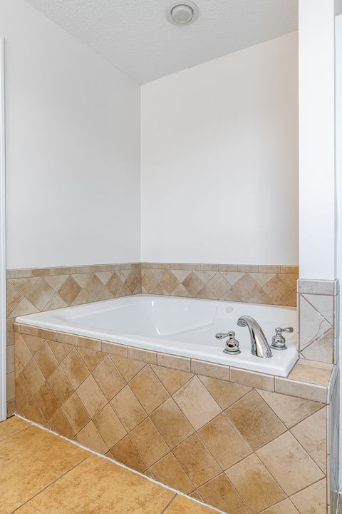 Tiny photo for 6524 International Drive, Bettendorf, IA 52722 (MLS # 12626783)